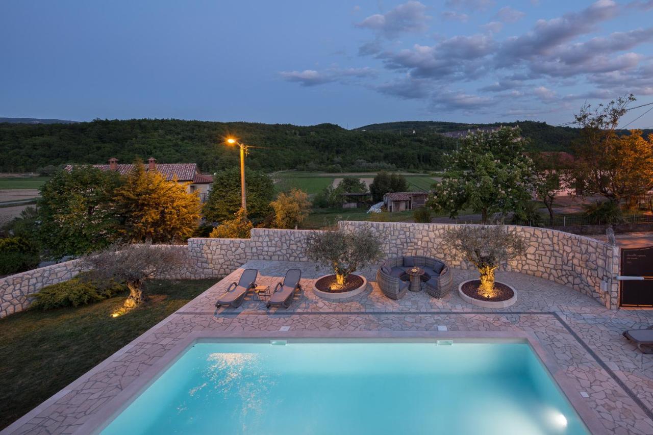 Villa Vesna With Sauna, Hot Tub Potpićan Exterior foto